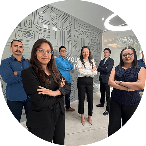 Colaborador de IT-Seekers desarrollando software y analizando datos.