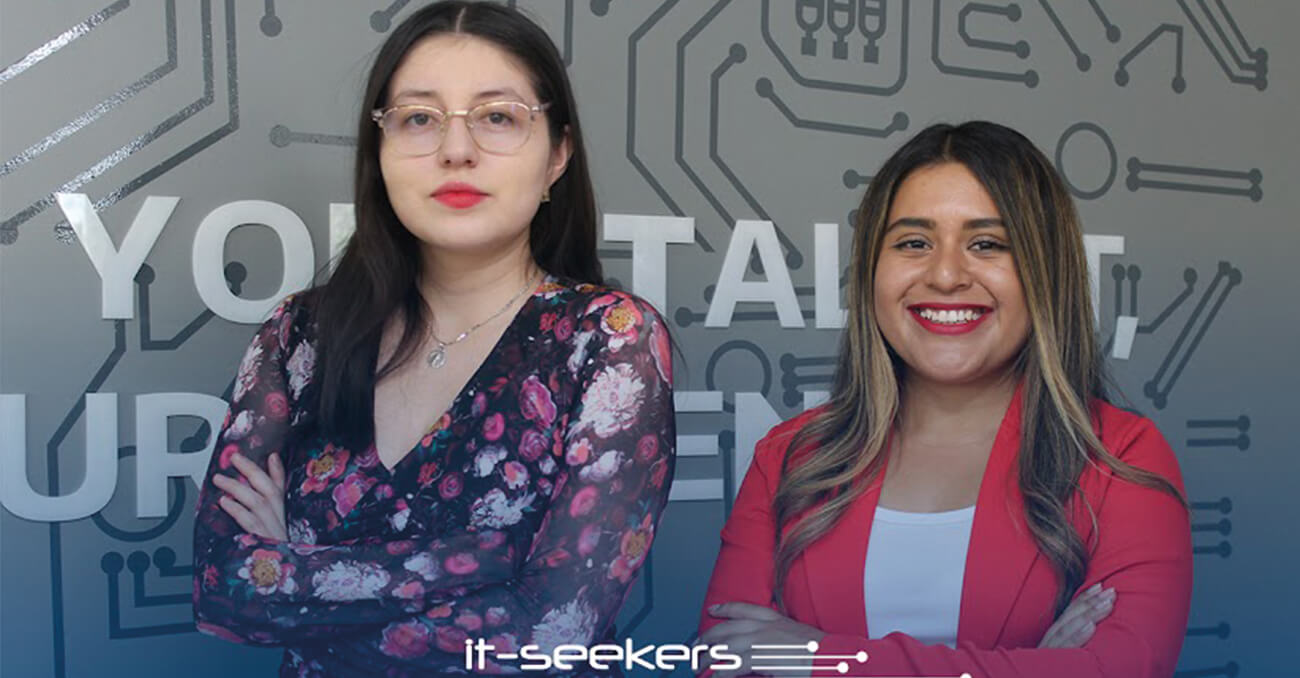 Dos consultoras de IT-Seekers mostrando el talento especializado para empresas en Estados Unidos.