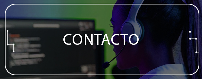 Banner de contacto con una consultora de soporte tecnológico y el texto "CONTACTO".